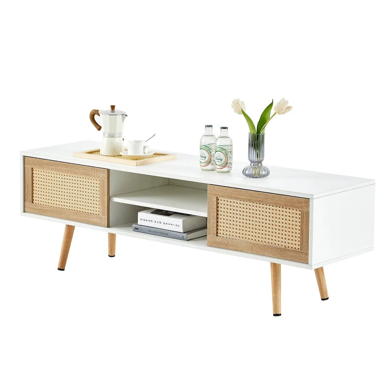 Meuble TV en rotin blanc de 55 po avec portes coulissantes, pieds en bois et étagère réglable