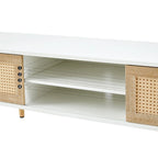 Meuble TV en rotin blanc de 55 po avec portes coulissantes, pieds en bois et étagère réglable