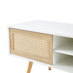 Meuble TV en rotin blanc de 55 po avec portes coulissantes, pieds en bois et étagère réglable