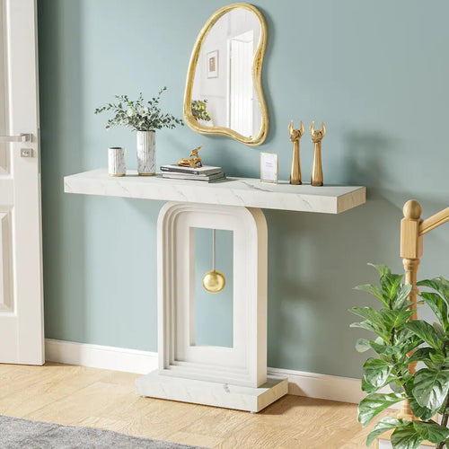 Console étroite de 99 cm avec base géométrique dorée et plateau en faux marbre