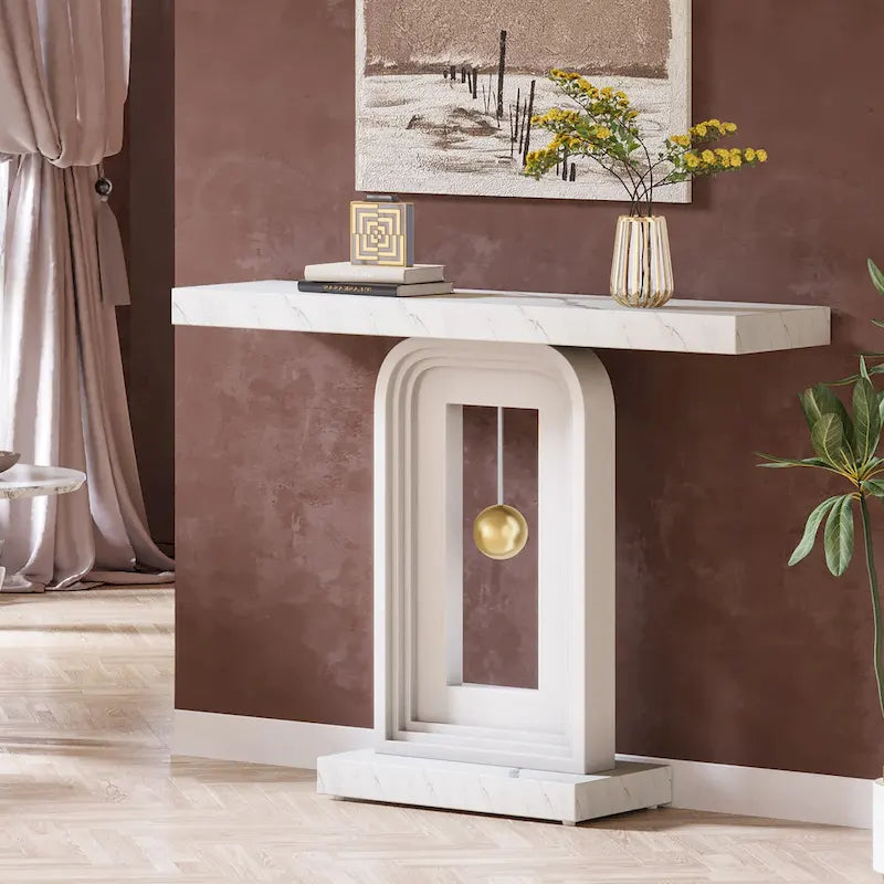 Console étroite de 99 cm avec base géométrique dorée et plateau en faux marbre