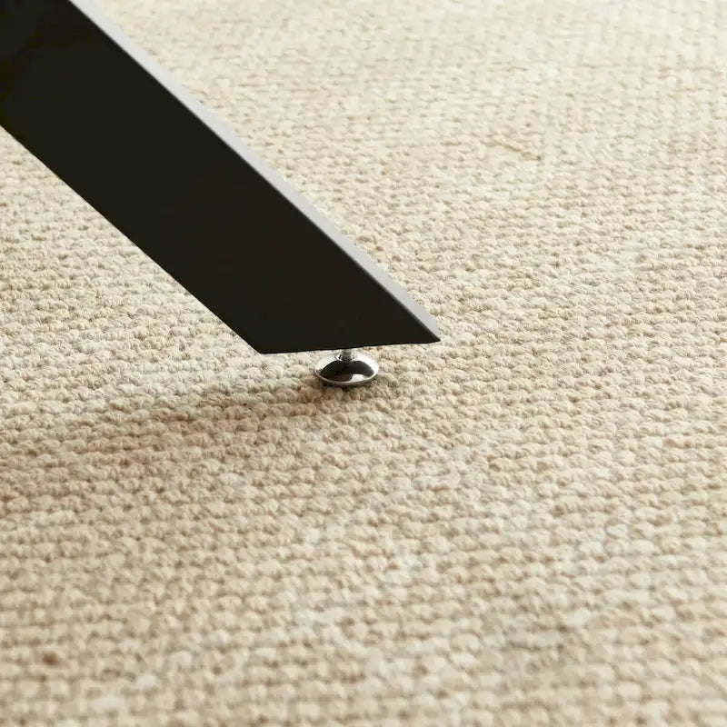 Table à manger ronde sur pied du milieu du siècle avec plateau en MDF et pieds en métal